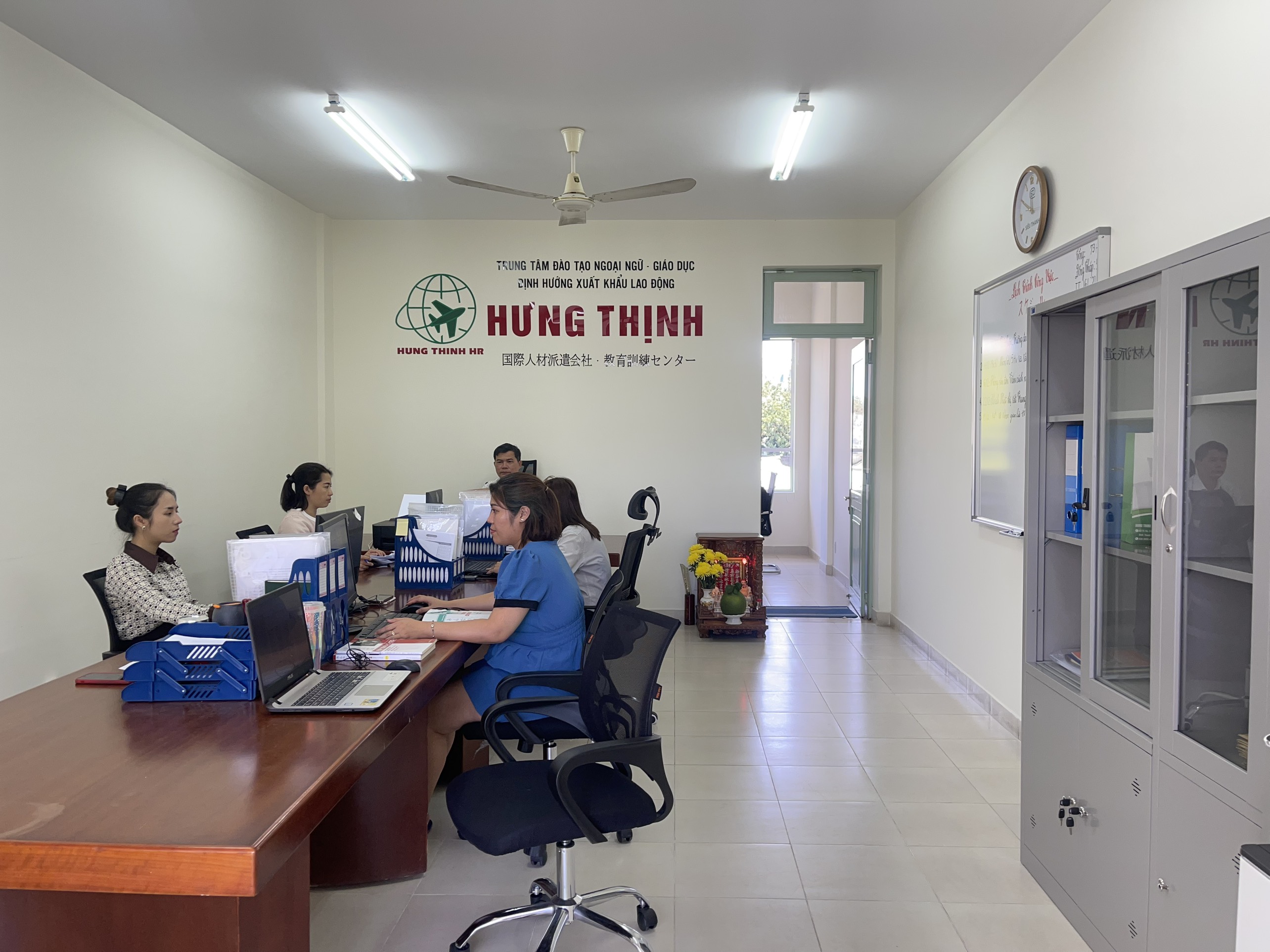 Văn phòng làm việc chuyên nghiệp