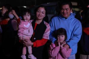 Xe 0 đồng đưa công nhân về nhà ăn Tết